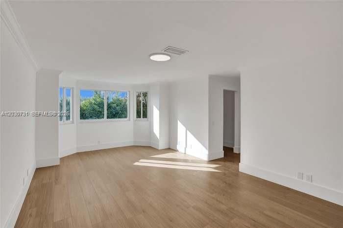 For Rent: $10,300 (5 beds, 3 baths, 3331 Square Feet)