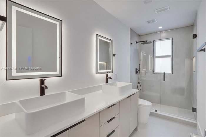 For Rent: $10,300 (5 beds, 3 baths, 3331 Square Feet)