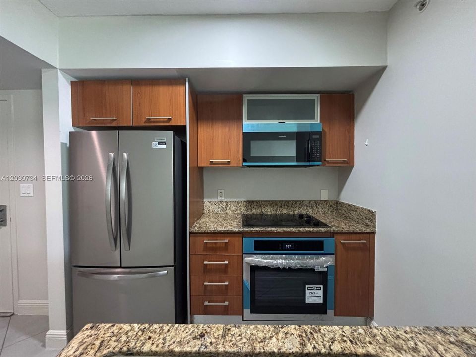 For Rent: $2,400 (1 beds, 1 baths, 657 Square Feet)