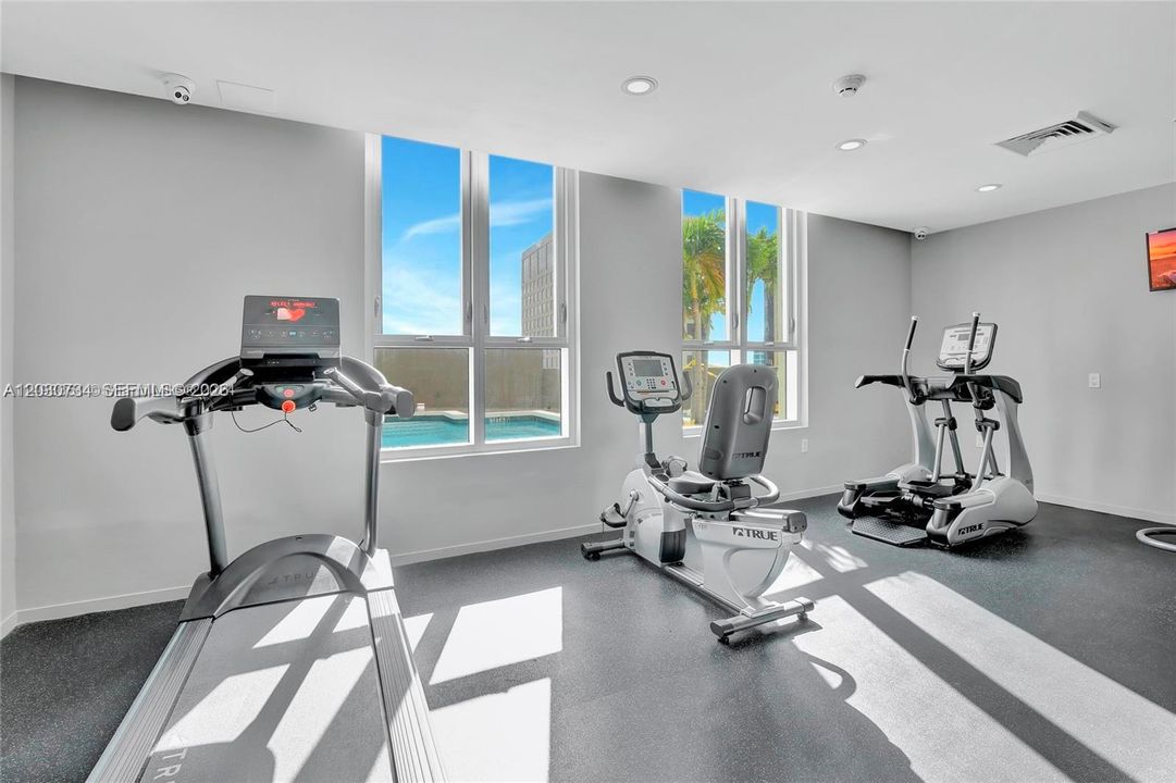 For Rent: $2,400 (1 beds, 1 baths, 657 Square Feet)