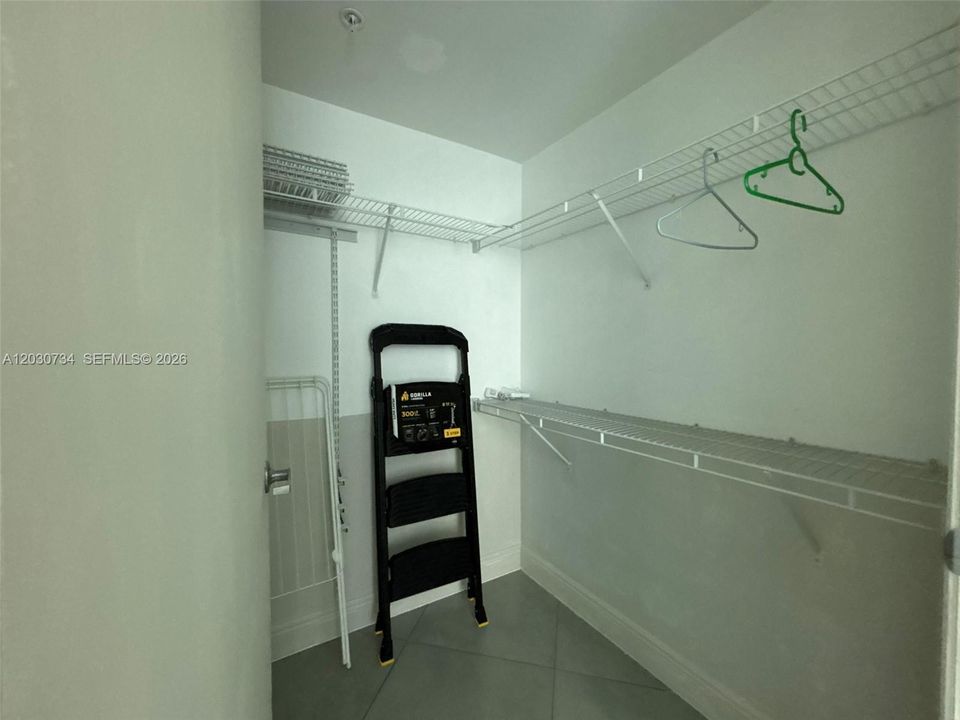 For Rent: $2,400 (1 beds, 1 baths, 657 Square Feet)