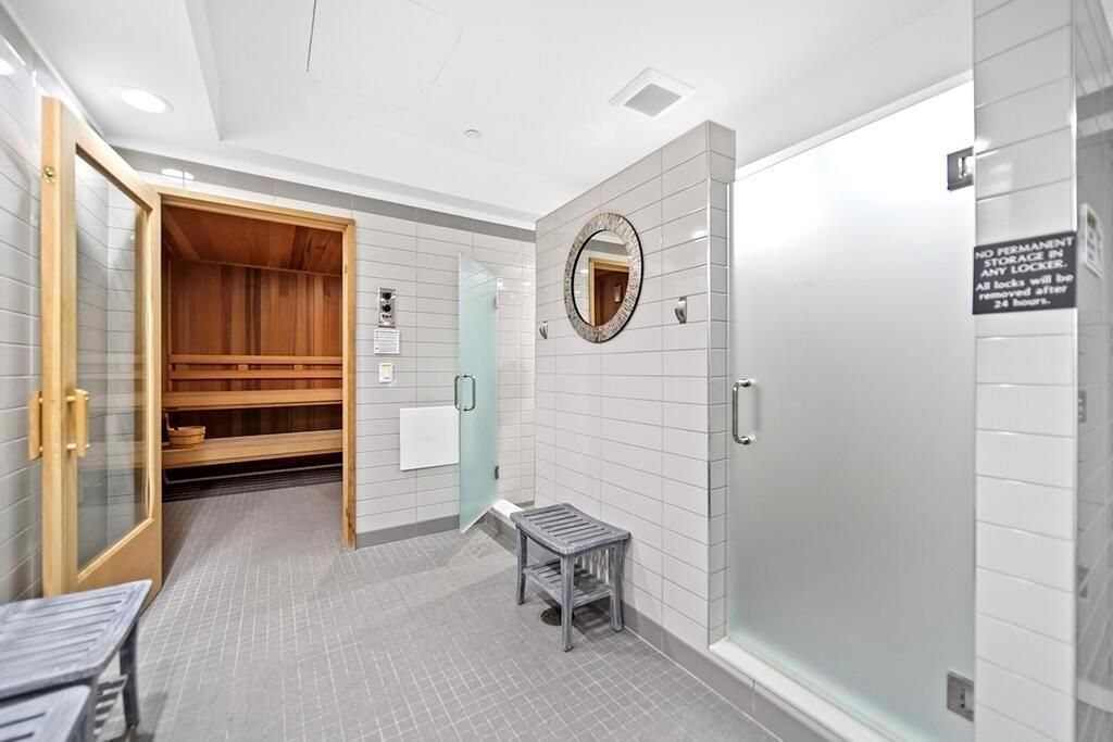 fitnesscenterbathroom1