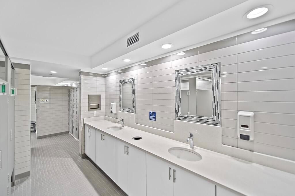 fitnesscenterbathroom2