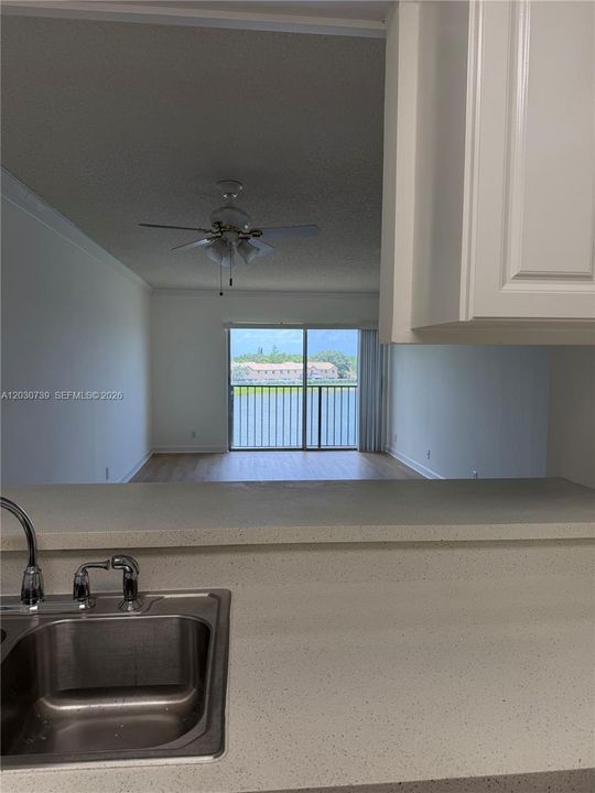 For Sale: $197,000 (1 beds, 1 baths, 700 Square Feet)