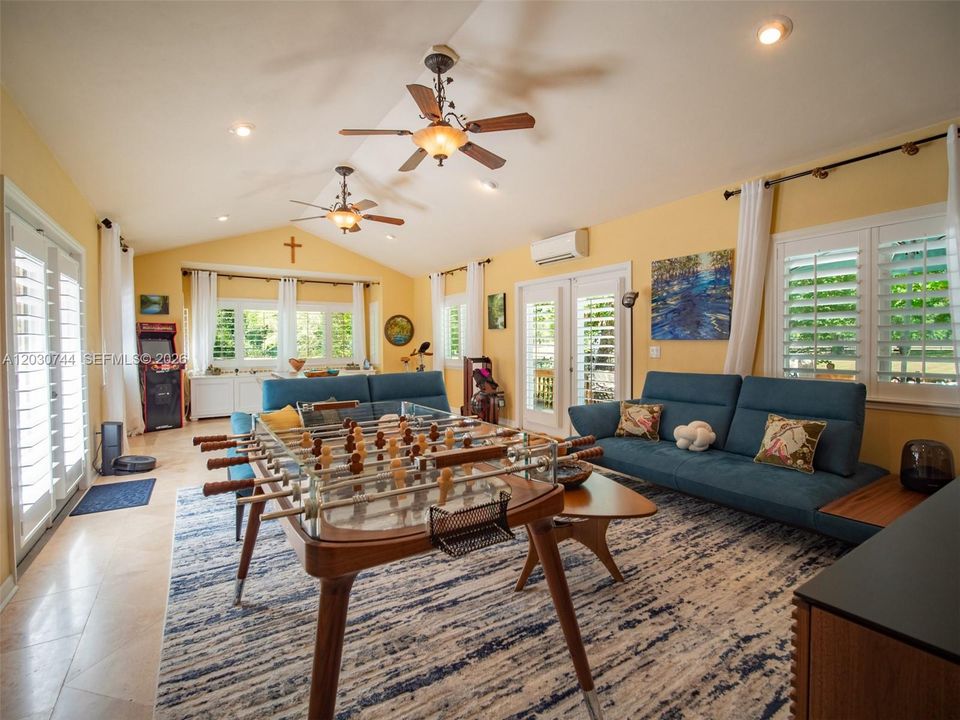 For Sale: $895,000 (3 beds, 2 baths, 3089 Square Feet)