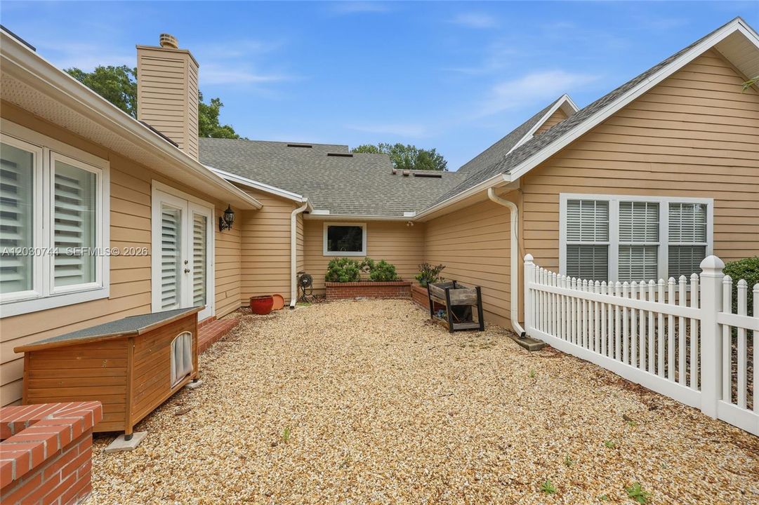 For Sale: $895,000 (3 beds, 2 baths, 3089 Square Feet)