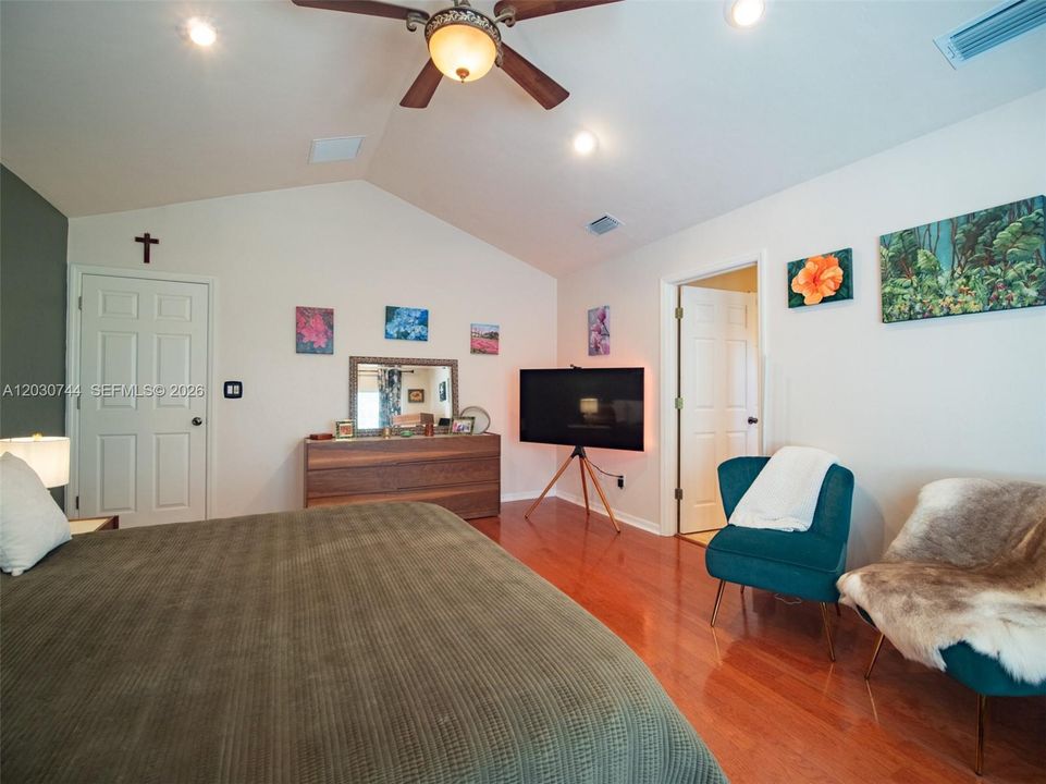 For Sale: $895,000 (3 beds, 2 baths, 3089 Square Feet)