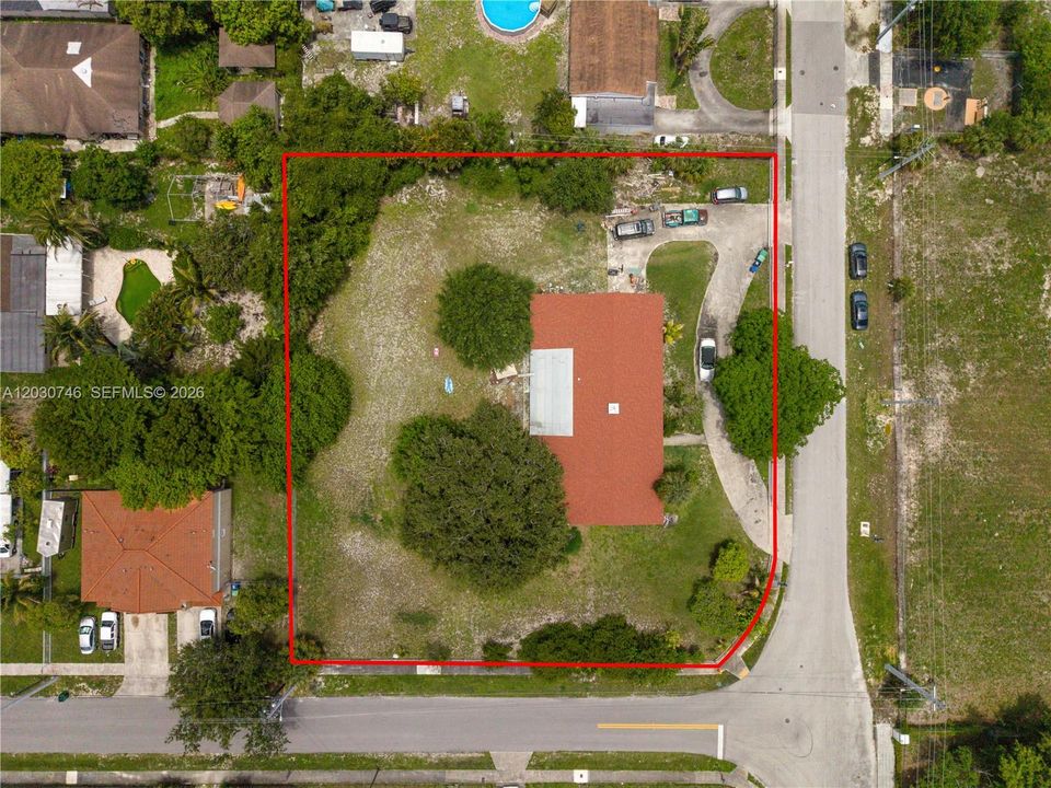En Venta: $895,000 (4 camas, 2 baños, 3756 Pies cuadrados)