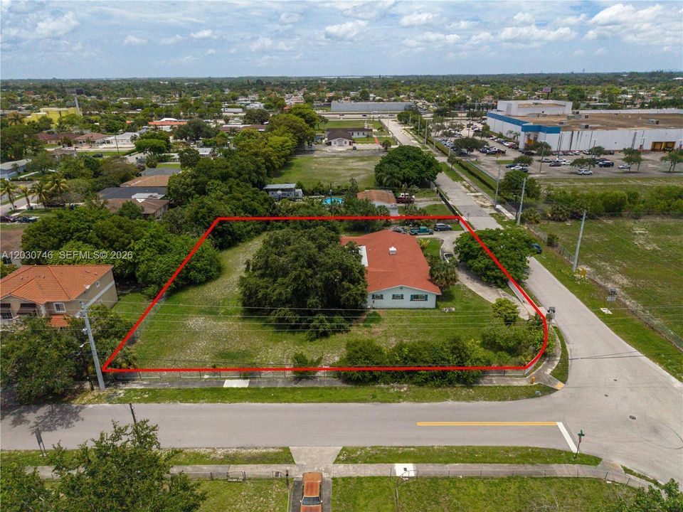 En Venta: $895,000 (4 camas, 2 baños, 3756 Pies cuadrados)