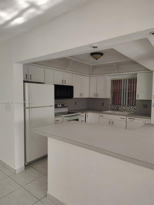 For Sale: $225,000 (2 beds, 2 baths, 1136 Square Feet)