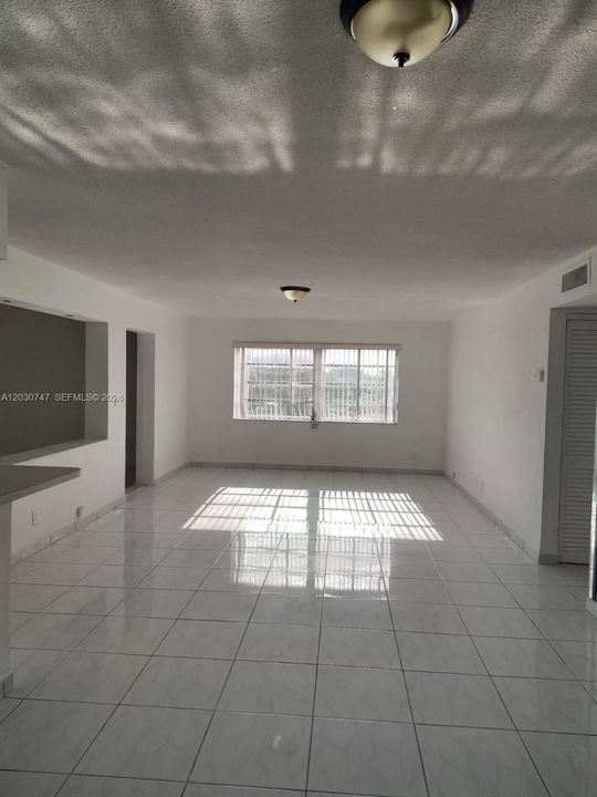 For Sale: $225,000 (2 beds, 2 baths, 1136 Square Feet)