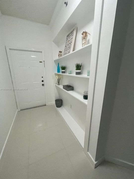 En Venta: $349,000 (1 camas, 1 baños, 893 Pies cuadrados)