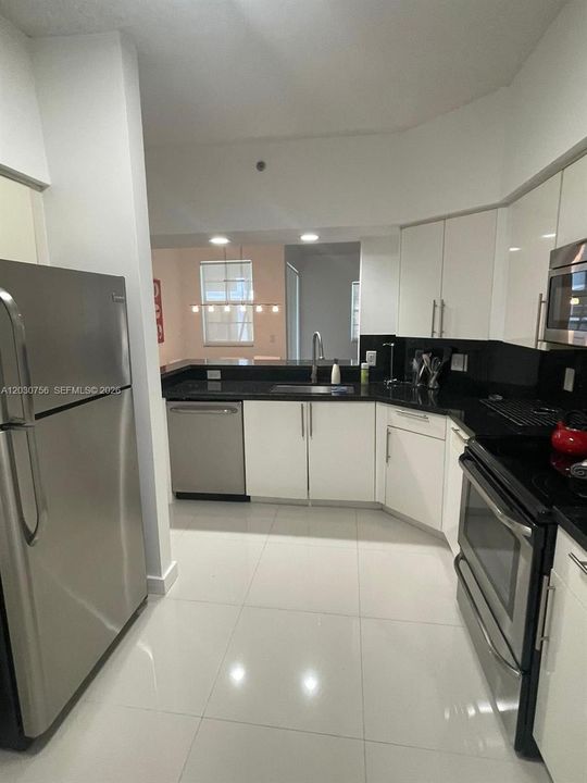 En Venta: $349,000 (1 camas, 1 baños, 893 Pies cuadrados)