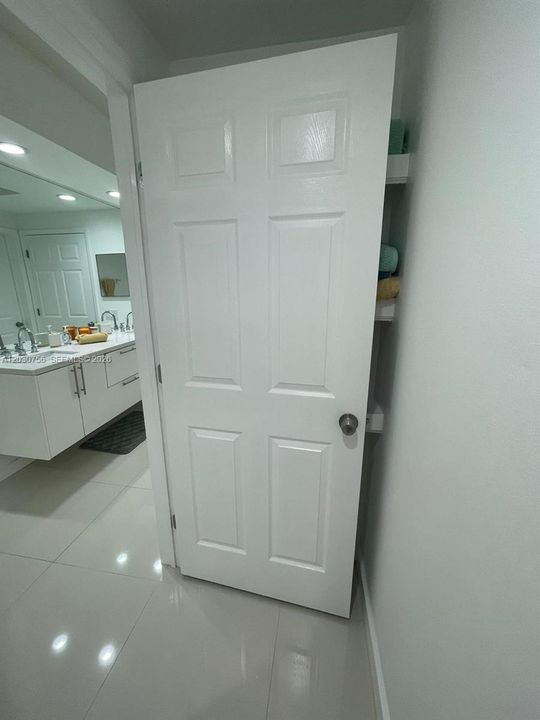 En Venta: $349,000 (1 camas, 1 baños, 893 Pies cuadrados)