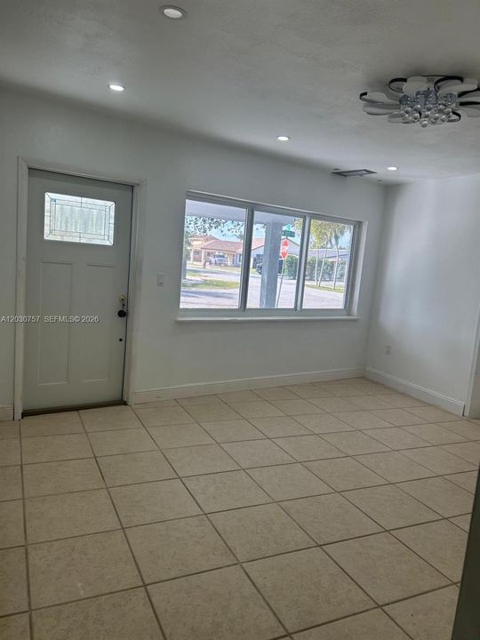 В аренду: $3,200 (3 спален, 1 ванн, 1200 Квадратных фут)