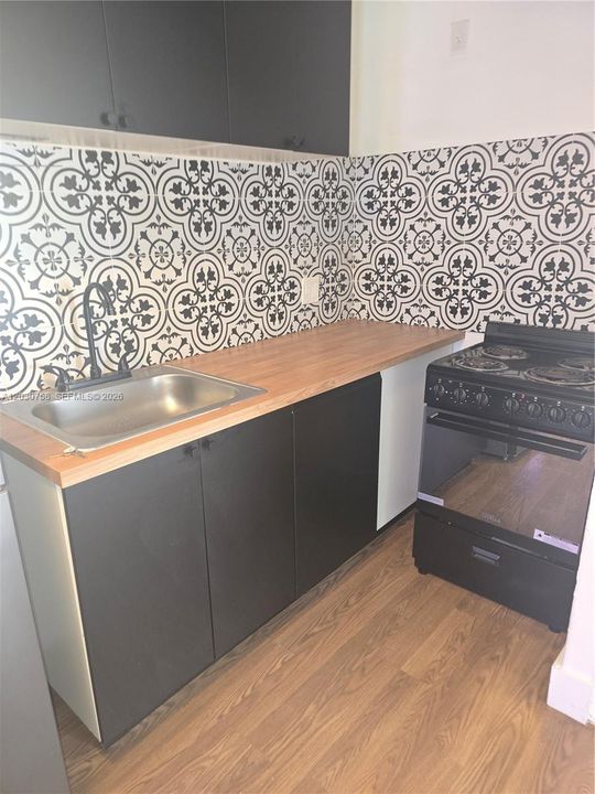 For Rent: $1,800 (2 beds, 1 baths, 600 Square Feet)