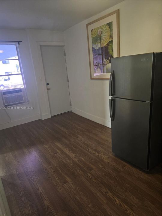 For Rent: $1,800 (2 beds, 1 baths, 600 Square Feet)