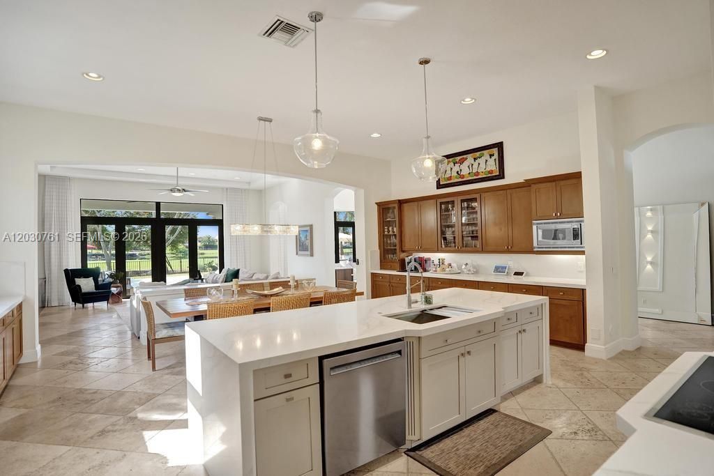 For Sale: $2,500,000 (5 beds, 4 baths, 4688 Square Feet)