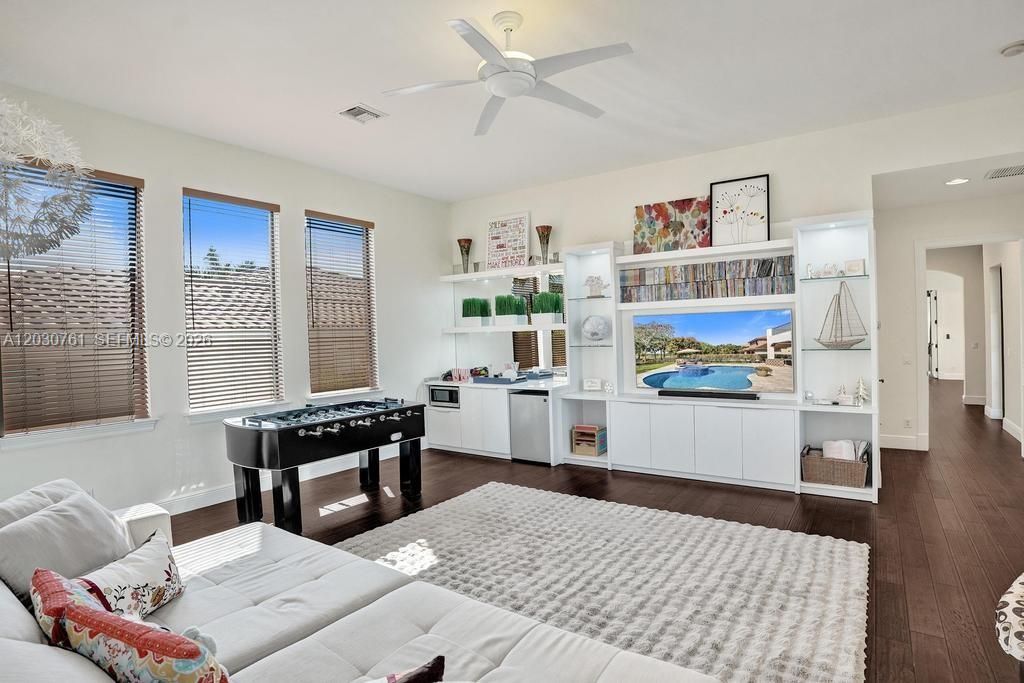 For Sale: $2,500,000 (5 beds, 4 baths, 4688 Square Feet)