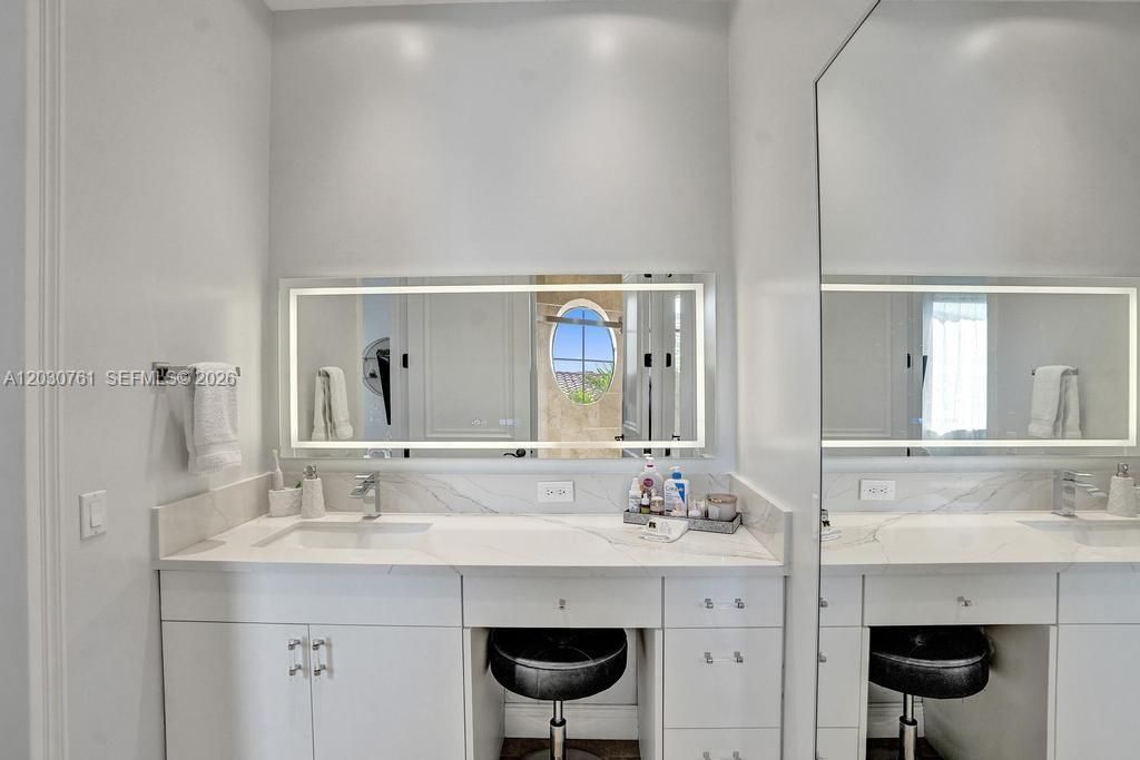 For Sale: $2,500,000 (5 beds, 4 baths, 4688 Square Feet)