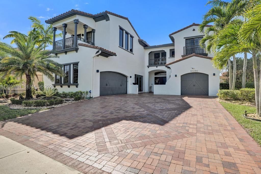 For Sale: $2,500,000 (5 beds, 4 baths, 4688 Square Feet)