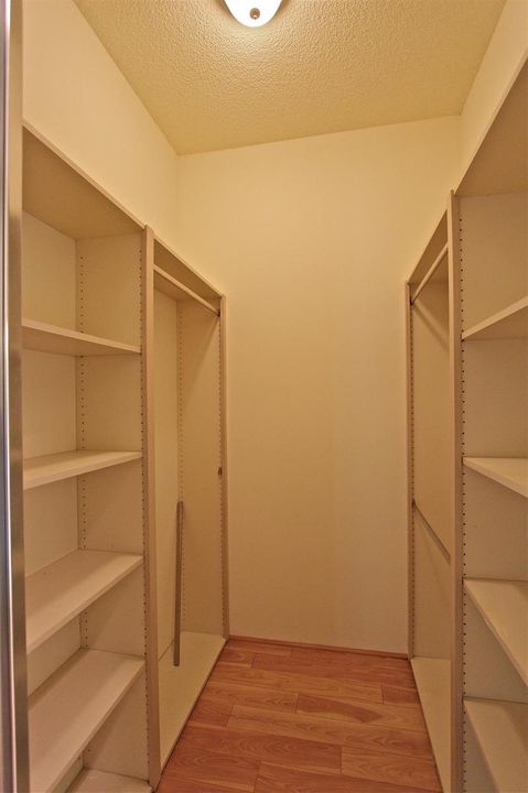 MASTER WALK-IN