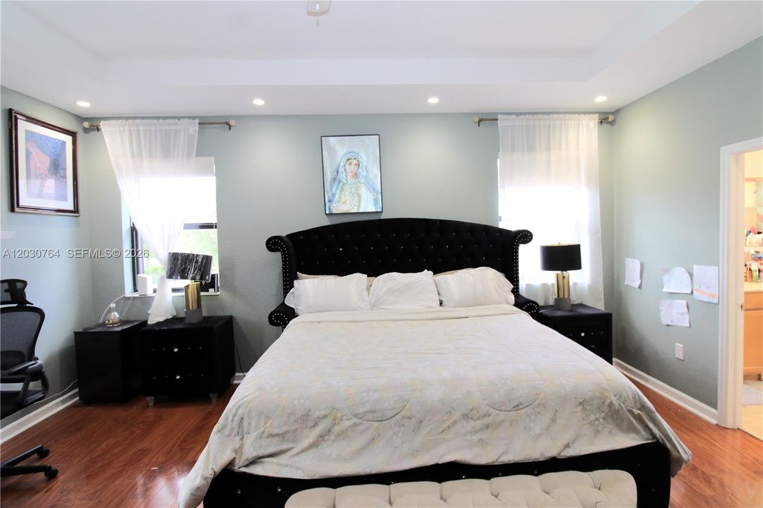 En Renta: $5,000 (4 camas, 3 baños, 3022 Pies cuadrados)
