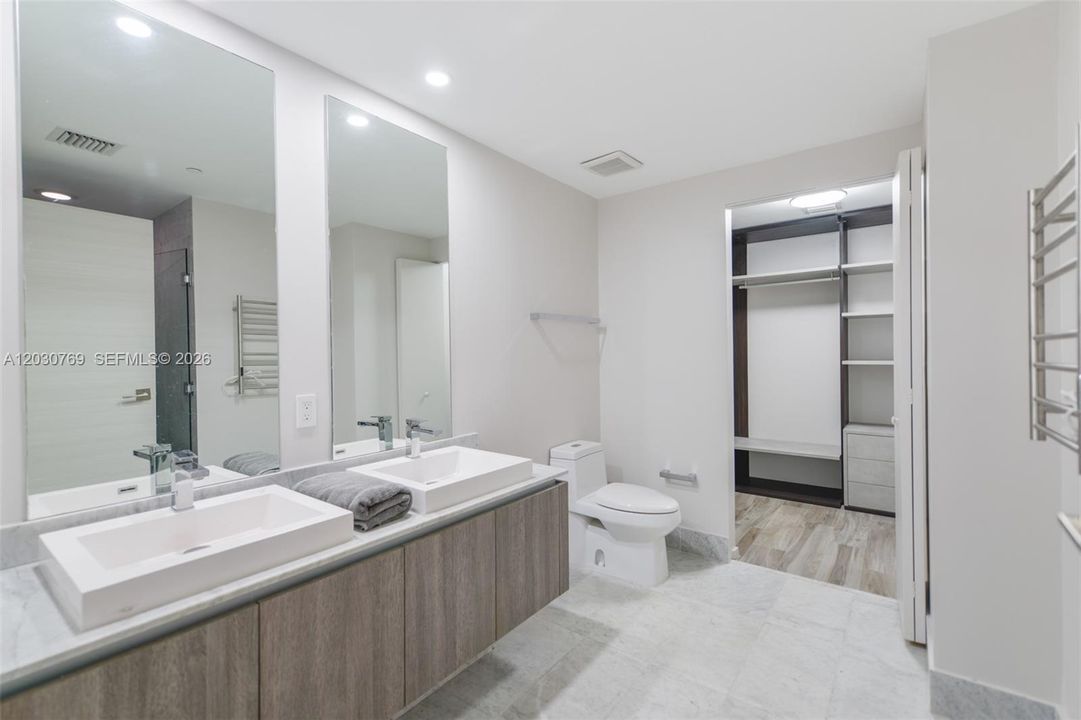 For Rent: $4,500 (1 beds, 2 baths, 866 Square Feet)
