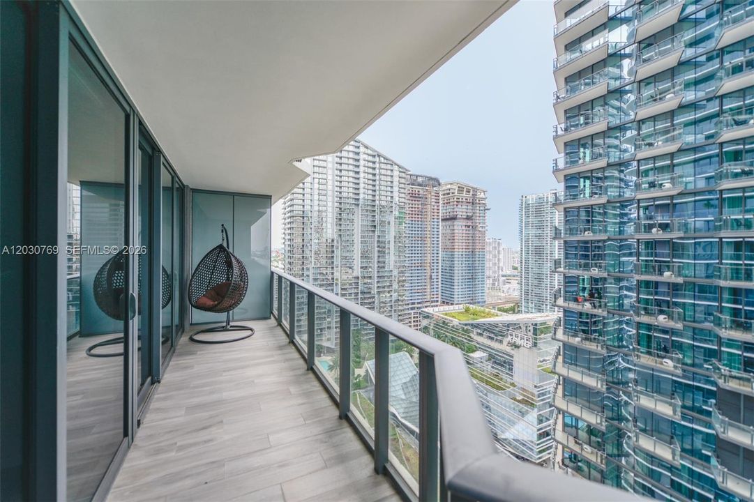 For Rent: $4,500 (1 beds, 2 baths, 866 Square Feet)