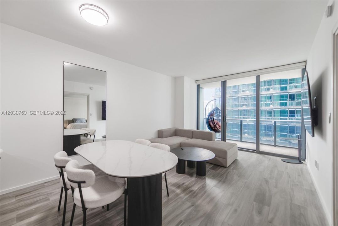 For Rent: $4,500 (1 beds, 2 baths, 866 Square Feet)