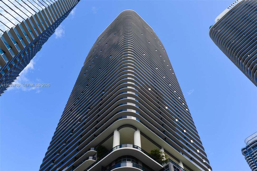 For Rent: $4,500 (1 beds, 2 baths, 866 Square Feet)