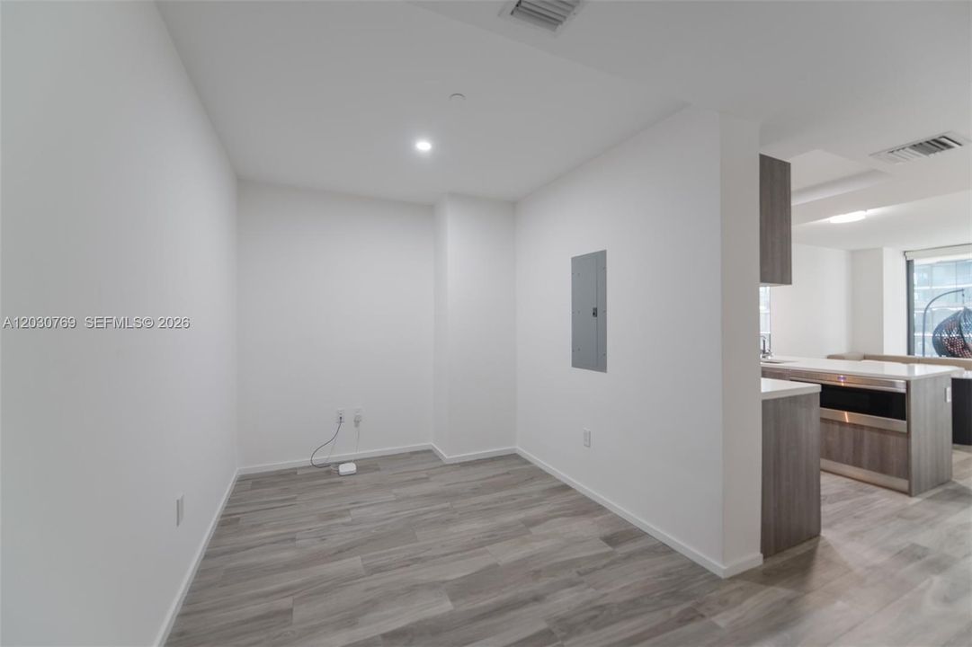 For Rent: $4,500 (1 beds, 2 baths, 866 Square Feet)