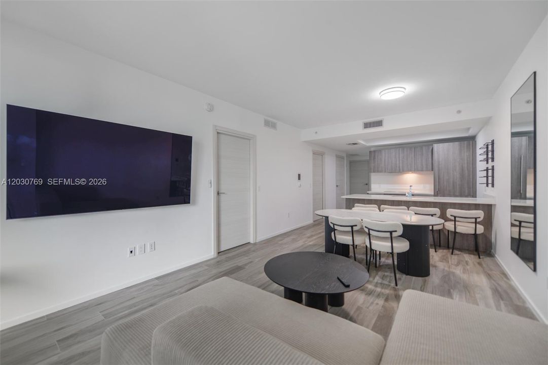 For Rent: $4,500 (1 beds, 2 baths, 866 Square Feet)