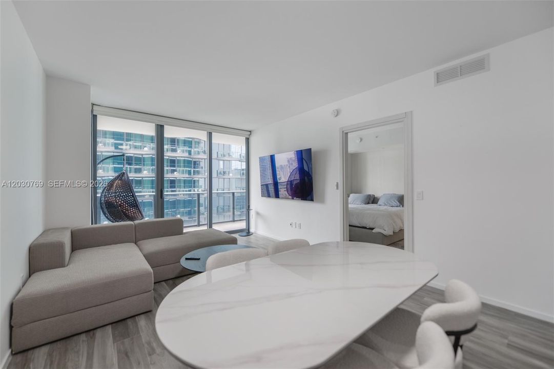 For Rent: $4,500 (1 beds, 2 baths, 866 Square Feet)