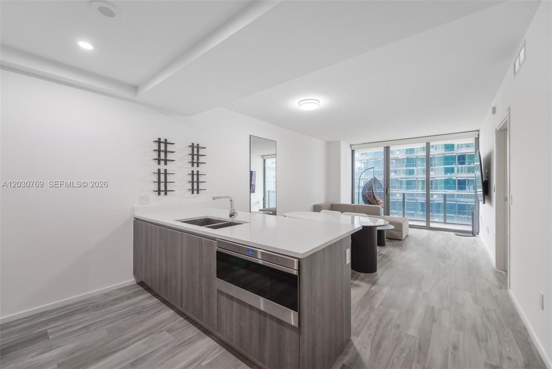 For Rent: $4,500 (1 beds, 2 baths, 866 Square Feet)