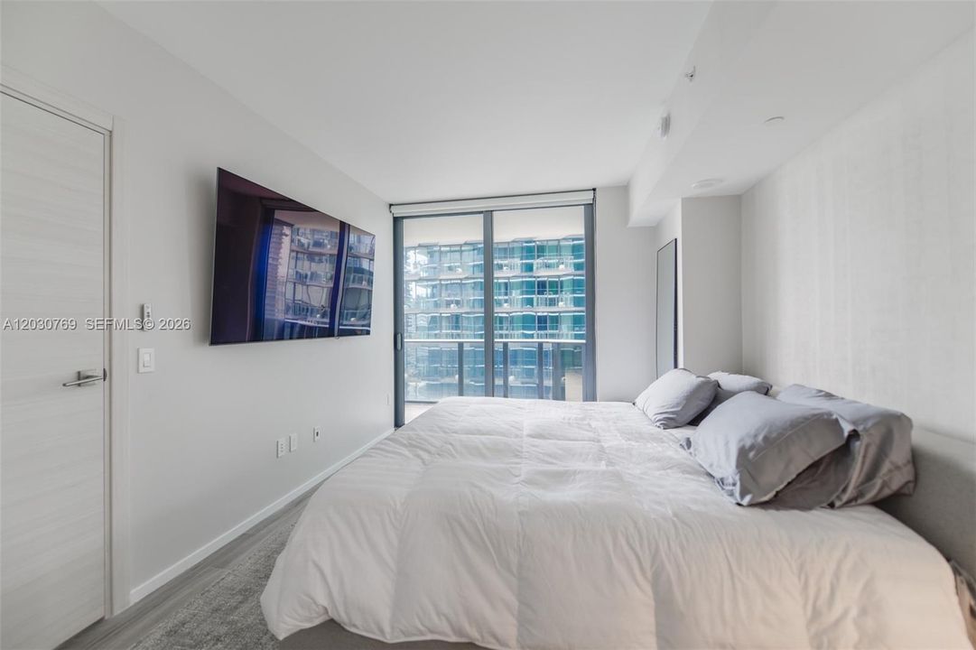 For Rent: $4,500 (1 beds, 2 baths, 866 Square Feet)