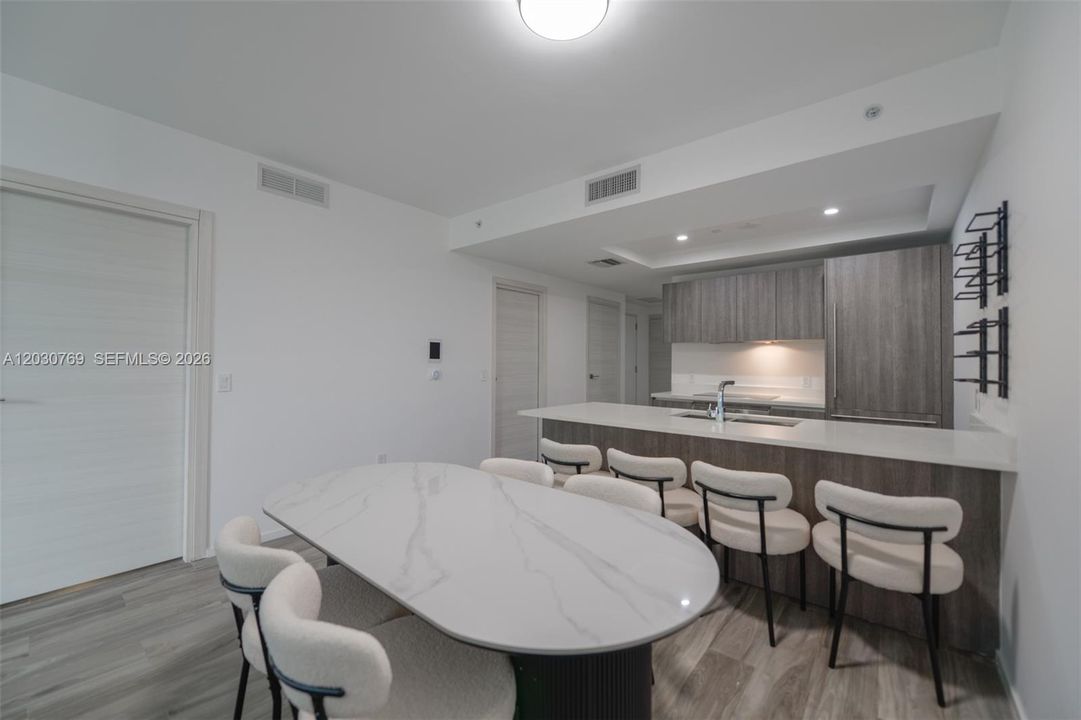 For Rent: $4,500 (1 beds, 2 baths, 866 Square Feet)
