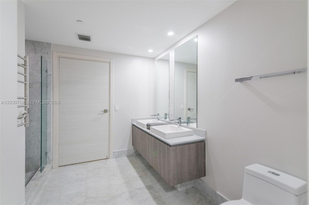 For Rent: $4,500 (1 beds, 2 baths, 866 Square Feet)