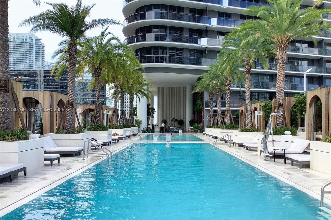 For Rent: $4,500 (1 beds, 2 baths, 866 Square Feet)