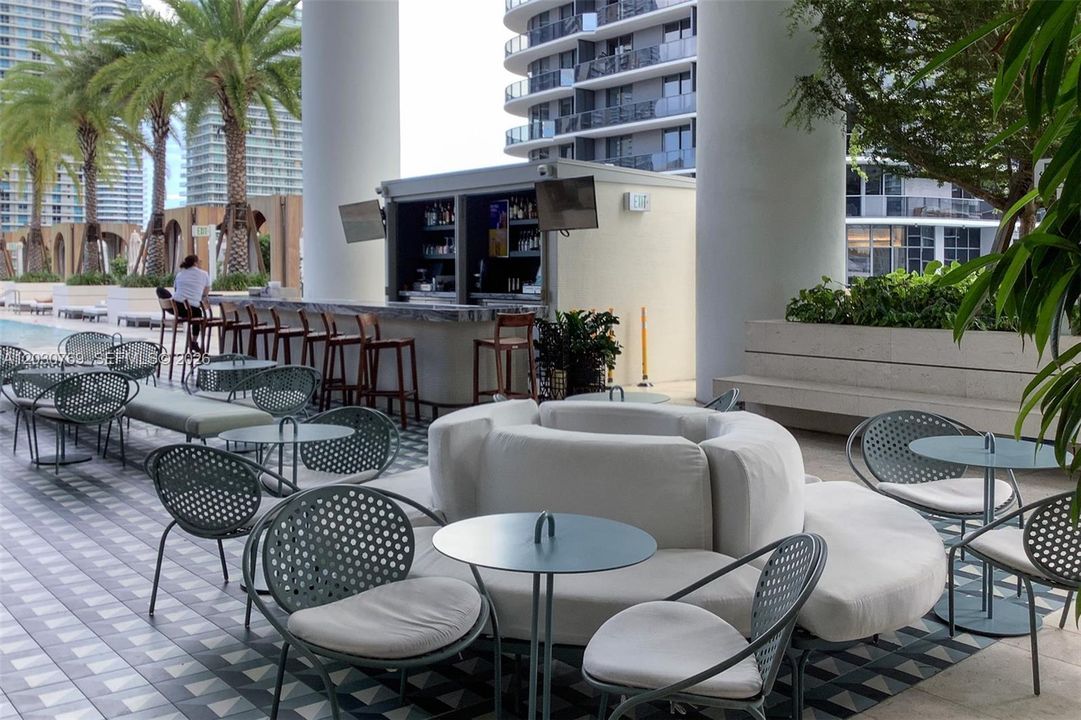 For Rent: $4,500 (1 beds, 2 baths, 866 Square Feet)