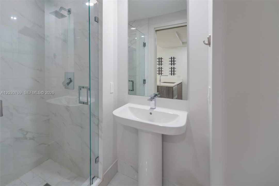 For Rent: $4,500 (1 beds, 2 baths, 866 Square Feet)