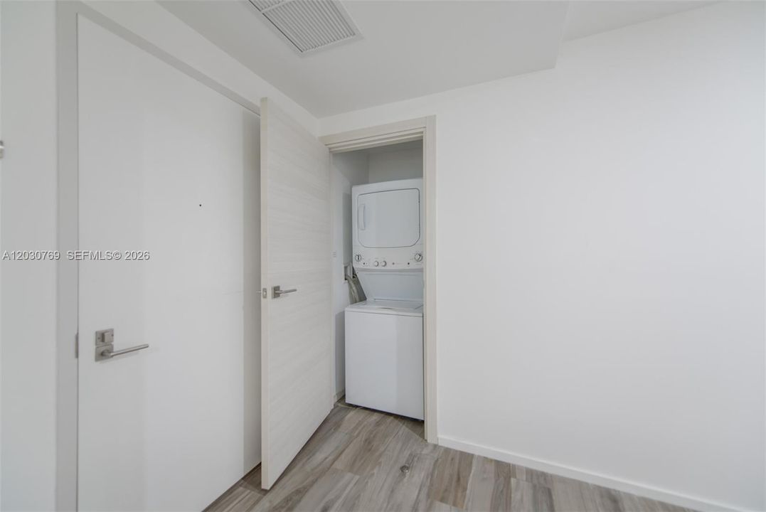 For Rent: $4,500 (1 beds, 2 baths, 866 Square Feet)