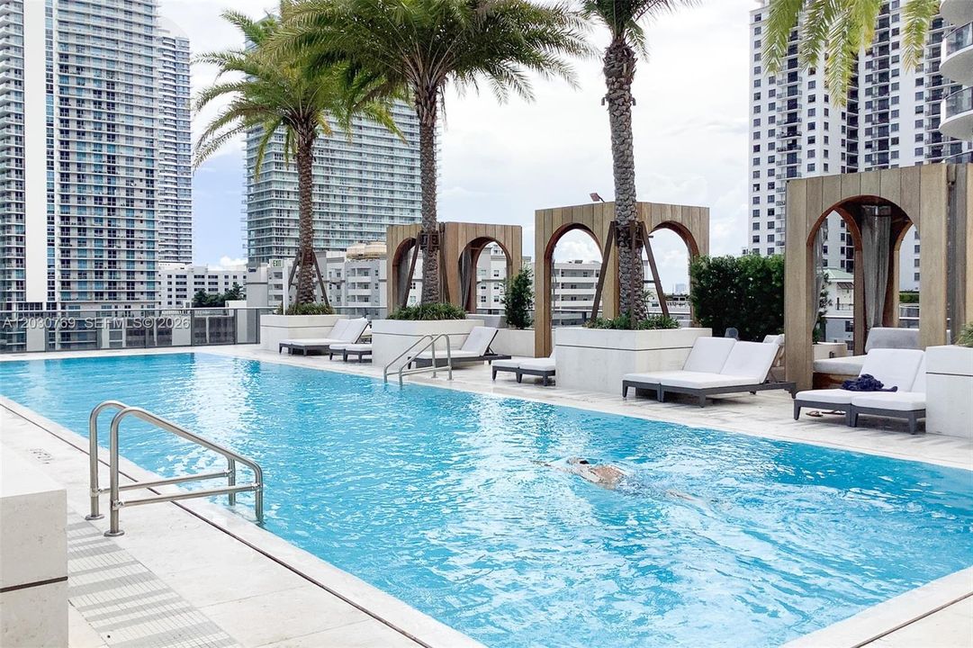 For Rent: $4,500 (1 beds, 2 baths, 866 Square Feet)