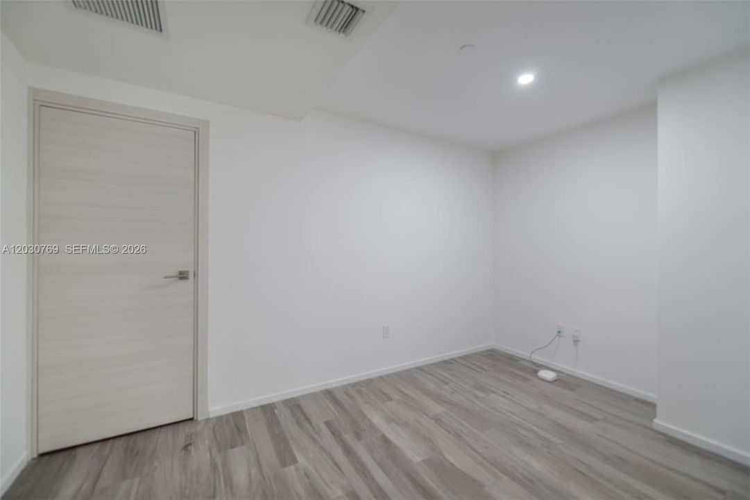For Rent: $4,500 (1 beds, 2 baths, 866 Square Feet)