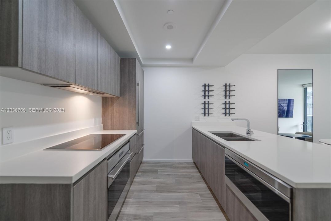 For Rent: $4,500 (1 beds, 2 baths, 866 Square Feet)