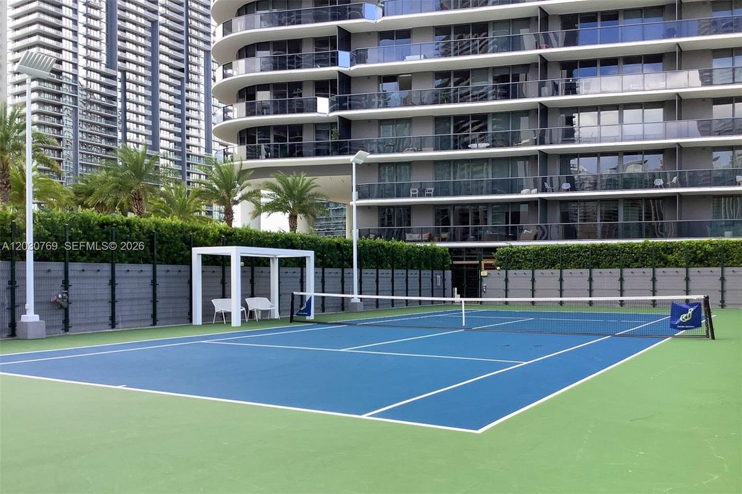 For Rent: $4,500 (1 beds, 2 baths, 866 Square Feet)