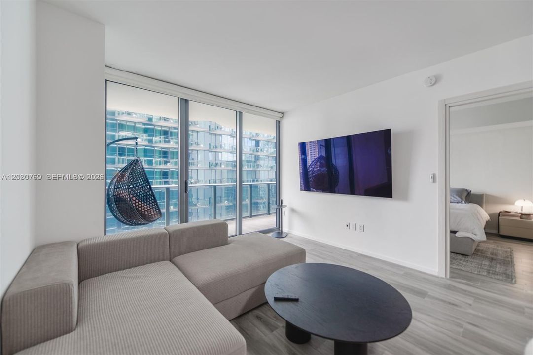 For Rent: $4,500 (1 beds, 2 baths, 866 Square Feet)