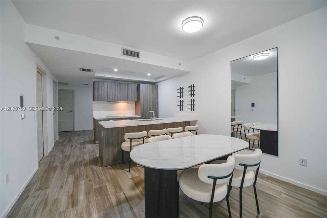 For Rent: $4,500 (1 beds, 2 baths, 866 Square Feet)