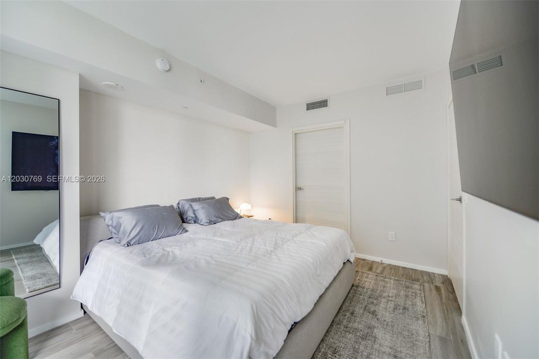 For Rent: $4,500 (1 beds, 2 baths, 866 Square Feet)