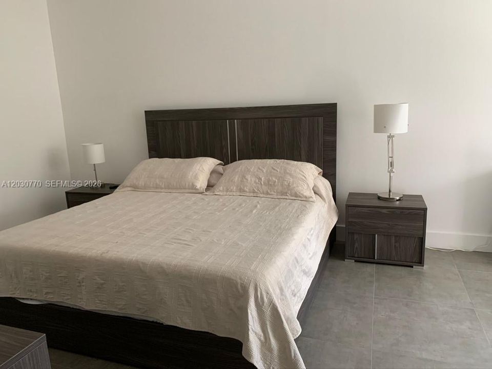 For Sale: $479,000 (2 beds, 2 baths, 1024 Square Feet)